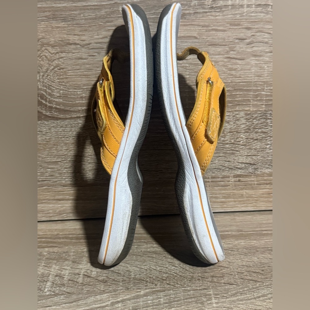 Clarks Cloudsteppers yellow Slide Sandals women’s size 7 slip on comfort shoes - Picture 2 of 6